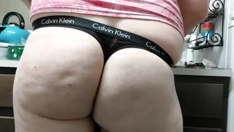 Snapshot of opalockajoe chatting on February 8, 6:33 am TsJojo online show from February 8, 6:33 am