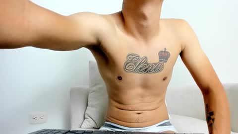 Snapshot of ostinn_ chatting on September 18, 11:23 am O S T I N online show from September 18, 11:23 am