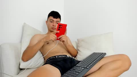 Snapshot of ostinn_ chatting on September 26, 1:53 pm O S T I N online show from September 26, 1:53 pm