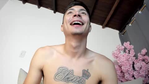 Snapshot of ostinn_ chatting on October 24, 1:35 pm O S T I N online show from October 24, 1:35 pm