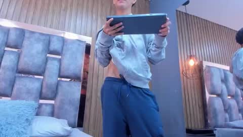 Owen Johnson online show from December 18, 12:01 pm