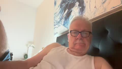 ozhairybearxxxx online show from December 17, 11:28 am