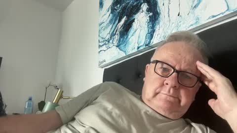 ozhairybearxxxx online show from March 9, 12:53 am