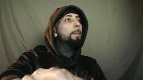 papiqfue online show from December 24, 6:28 pm