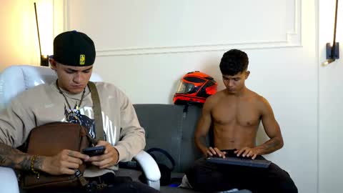 Snapshot of paradise_boy_s chatting on February 11, 1:20 am Ryan And Casper online show from February 11, 1:20 am