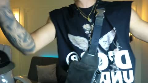 Snapshot of paradise_boy_s chatting on January 15, 11:40 pm Ryan And Casper online show from January 15, 11:40 pm
