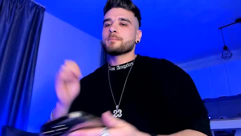 Paris online show from December 6, 5:33 pm