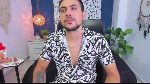 Snapshot of paul_rivera chatting on February 9, 8:24 pm Paul Rivera online show from February 9, 8:24 pm
