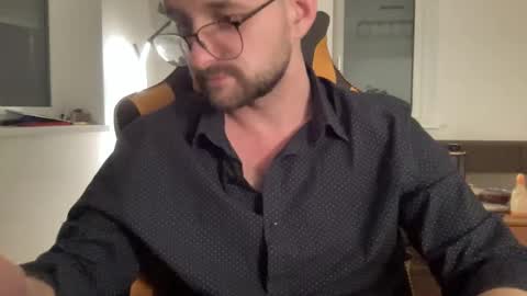 Snapshot of paulsimpsn chatting on October 7, 5:28 pm love bush online show from October 7, 5:28 pm