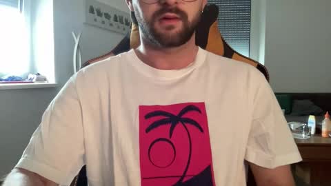 Snapshot of paulsimpsn chatting on October 5, 9:57 am love bush online show from October 5, 9:57 am