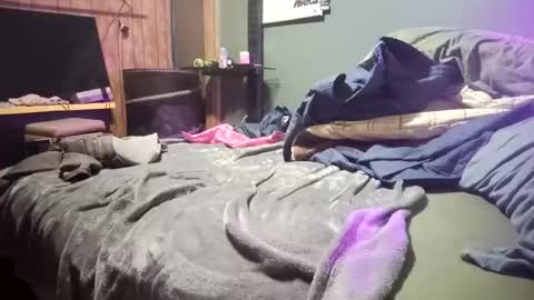 Sneaky Pete online show from January 11, 3:16 pm