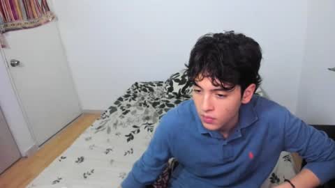 picaszomilos350 online show from March 1, 9:53 am