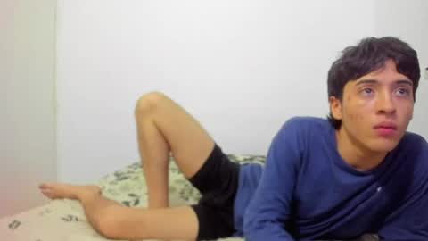 picaszomilos350 online show from April 18, 8:38 am