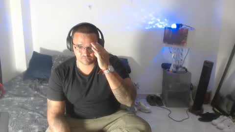 Snapshot of pikoro_gomez chatting on February 7, 1:36 am pikoro_gomez online show from February 7, 1:36 am