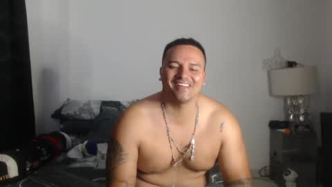 Snapshot of pikoro_gomez chatting on December 13, 4:00 am pikoro_gomez online show from December 13, 4:00 am
