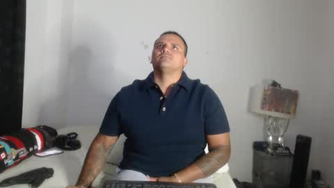 Snapshot of pikoro_gomez chatting on March 4, 10:49 pm pikoro_gomez online show from March 4, 10:49 pm