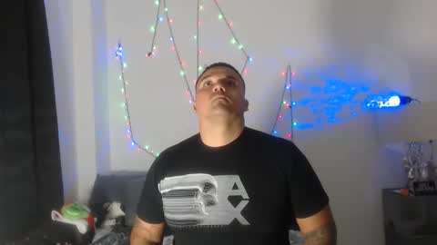 Snapshot of pikoro_gomez chatting on December 26, 1:18 am pikoro_gomez online show from December 26, 1:18 am