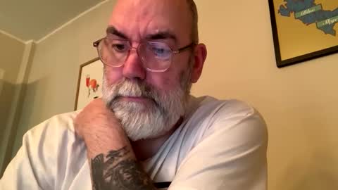 Snapshot of poeticdaddy chatting on October 17, 11:36 am poeticdaddy online show from October 17, 11:36 am