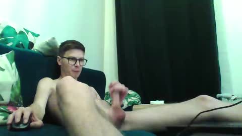 Snapshot of polish2000 chatting on December 8, 4:28 pm Polish Boy online show from December 8, 4:28 pm