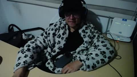 powerfulzeus2 online show from November 16, 3:19 am