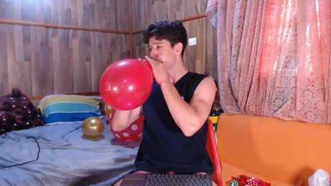 Snapshot of powertwinky chatting on December 27, 6:53 pm chris independent  online show from December 27, 6:53 pm