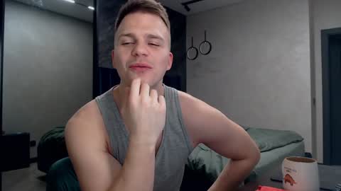 Snapshot of pretty_sweety chatting on December 6, 5:33 pm Justin online show from December 6, 5:33 pm