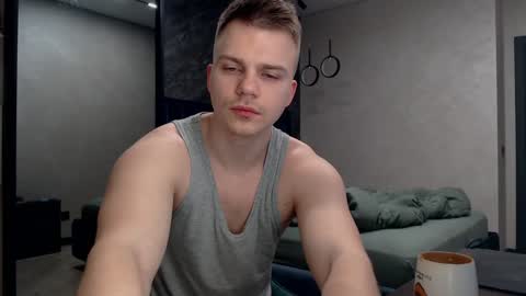 Snapshot of pretty_sweety chatting on December 4, 3:59 am Justin online show from December 4, 3:59 am