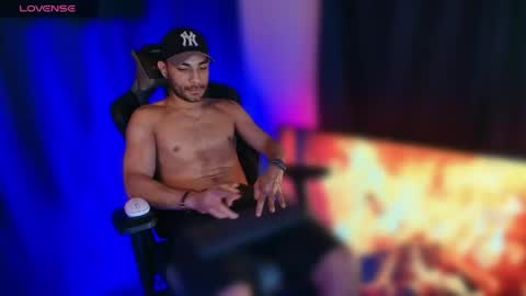 pridelgtbi online show from April 27, 9:09 pm