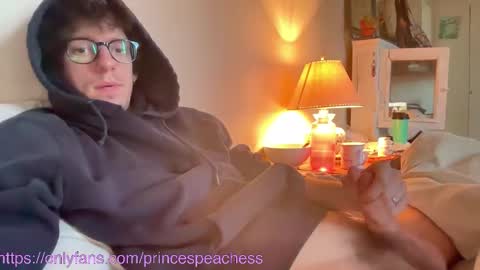 Peaches online show from December 19, 6:38 pm