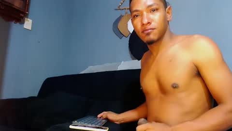 Snapshot of prometo23cm chatting on February 25, 12:45 pm Grande y Gruesa online show from February 25, 12:45 pm