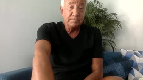 Snapshot of quest_one chatting on January 25, 9:35 pm Jim online show from January 25, 9:35 pm