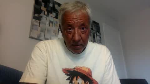 Snapshot of quest_one chatting on December 3, 12:22 am Jim online show from December 3, 12:22 am