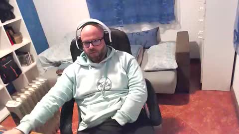 ravingr3d3 online show from March 8, 8:13 pm