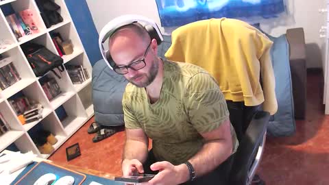 ravingr3d3 online show from March 12, 9:50 am