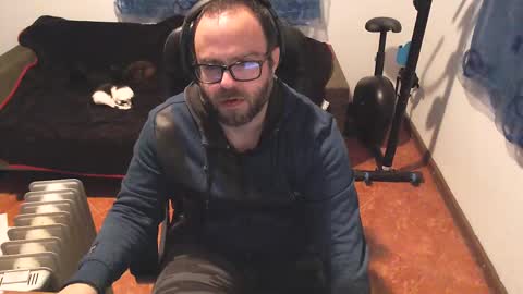 ravingr3d3 online show from February 14, 10:15 pm