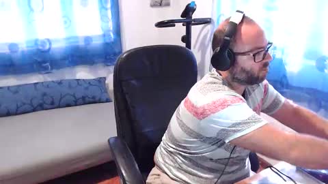 ravingr3d3 online show from October 2, 3:38 pm