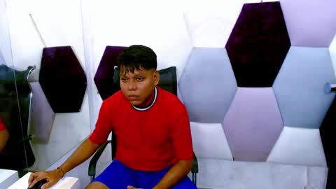 raystewart  online show from October 18, 3:55 am