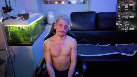 Rayzel online show from February 8, 6:12 pm