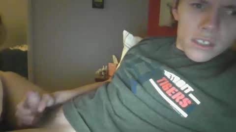 Snapshot of red22178 chatting on January 9, 2:01 am red22178 online show from January 9, 2:01 am