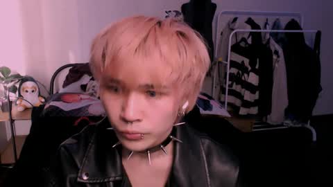 rennuts online show from April 10, 3:08 pm