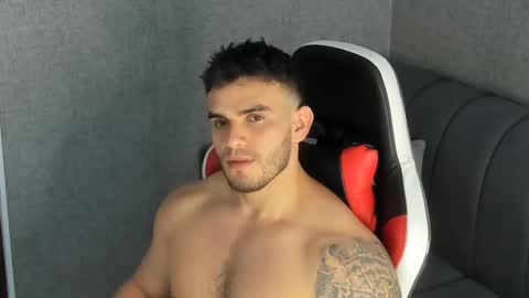 Snapshot of ricardogonzalez666 chatting on February 16, 7:38 pm ricardogonzalez666 online show from February 16, 7:38 pm