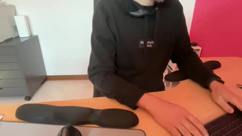 riccardofortis online show from April 4, 6:32 am