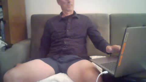 ridemehigh1 online show from February 6, 2:41 am