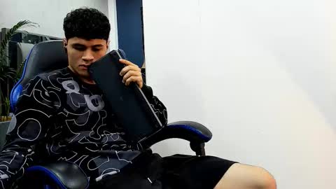 Roan Birkin online show from October 2, 9:30 pm