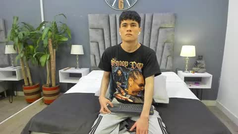 Roan Birkin online show from February 3, 7:21 pm