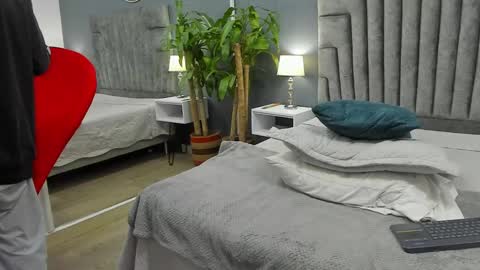 Roan Birkin online show from February 9, 7:19 pm