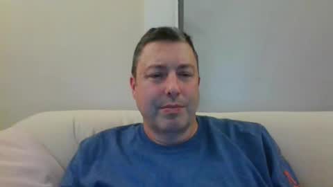 rob_bower_guy online show from December 17, 3:39 am