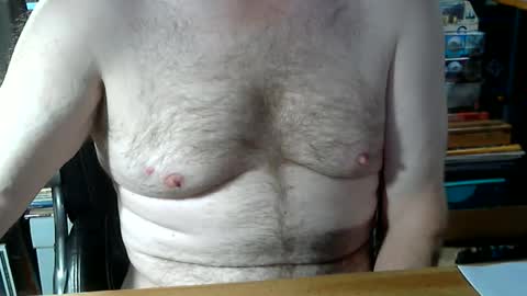 Snapshot of rob_likes_curvywomen chatting on October 30, 7:15 pm tip me make me cum online show from October 30, 7:15 pm