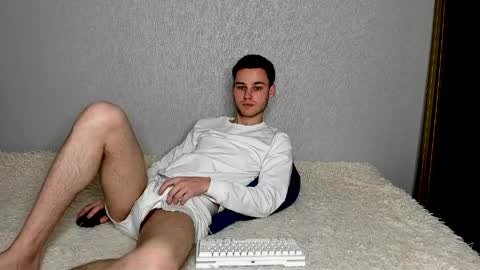 robert10211 online show from April 3, 6:15 pm