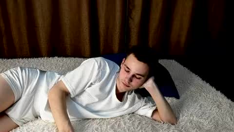 robert10211 online show from March 2, 10:44 am